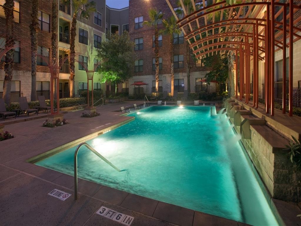 The Core, Houston (see reviews, pics & AVAIL)