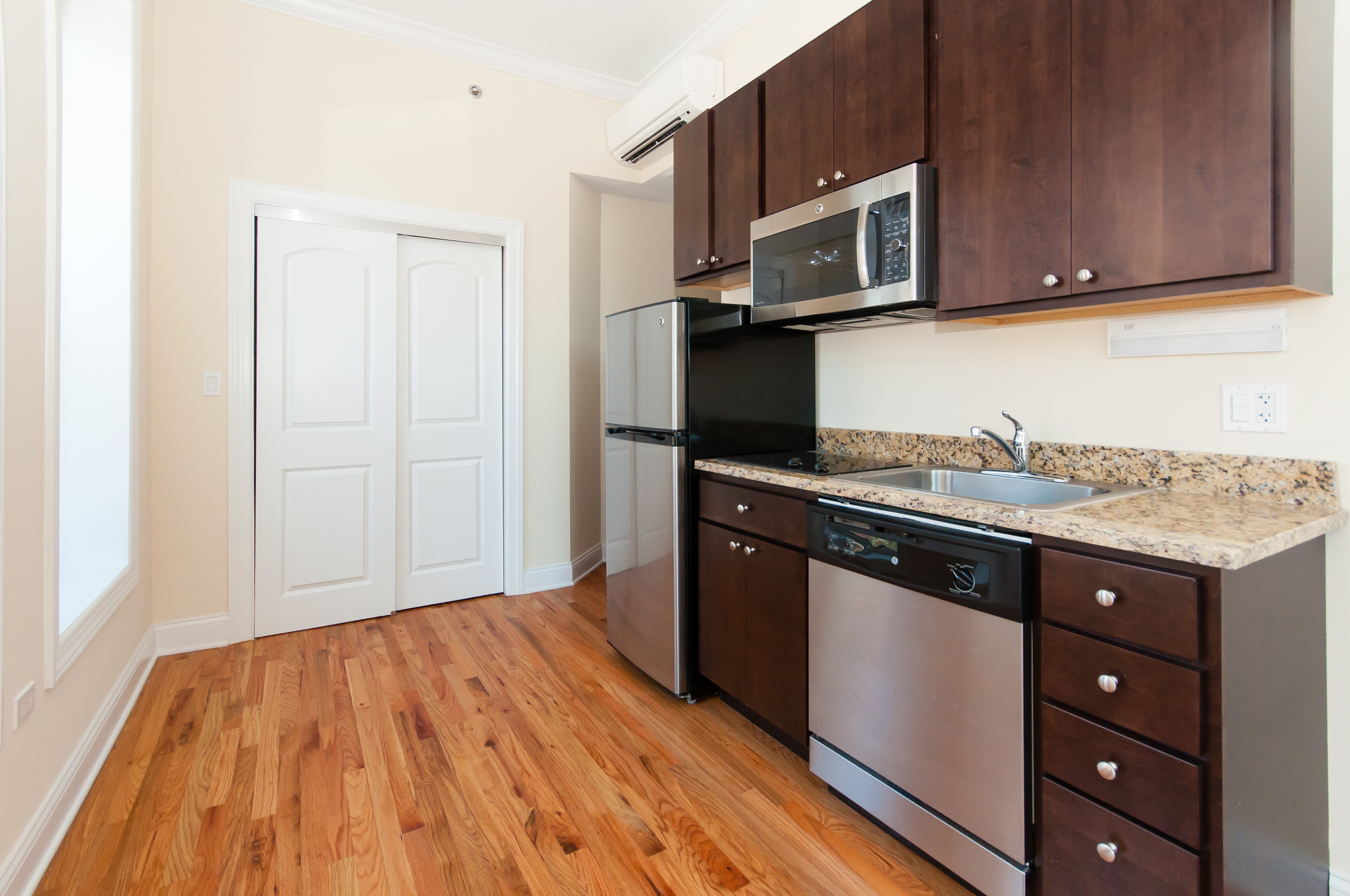 Check Out Today's Cheapest Rentals In Greektown, Chicago