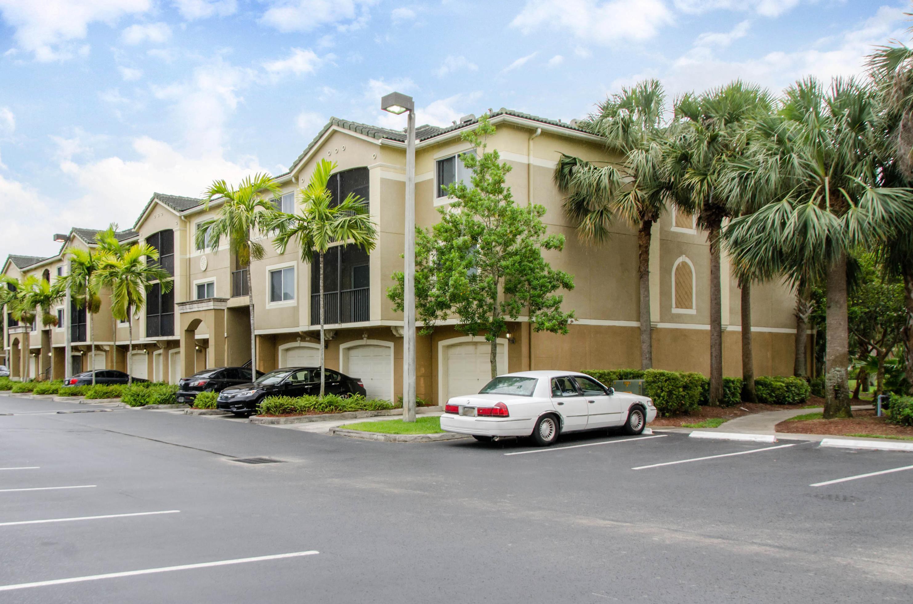 Palm Trace Landings Apartments, Davie - (see pics & AVAIL)