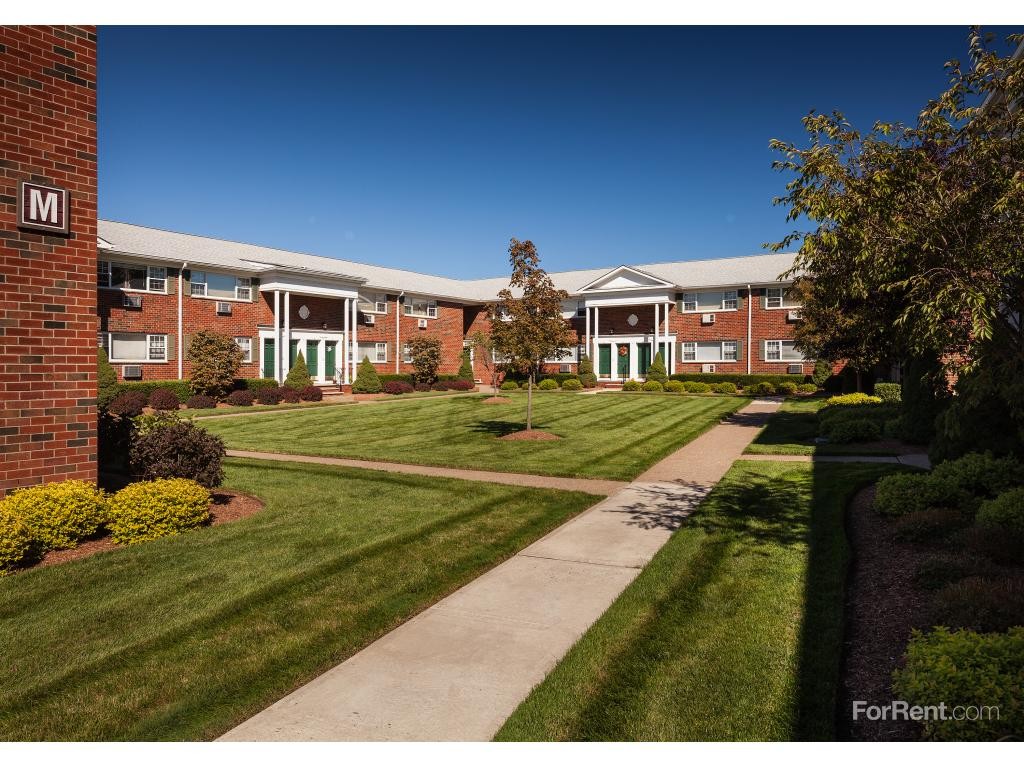 Saddle Brook Apartments 49 Finnigan Ave, Saddle Brook, NJ 07663